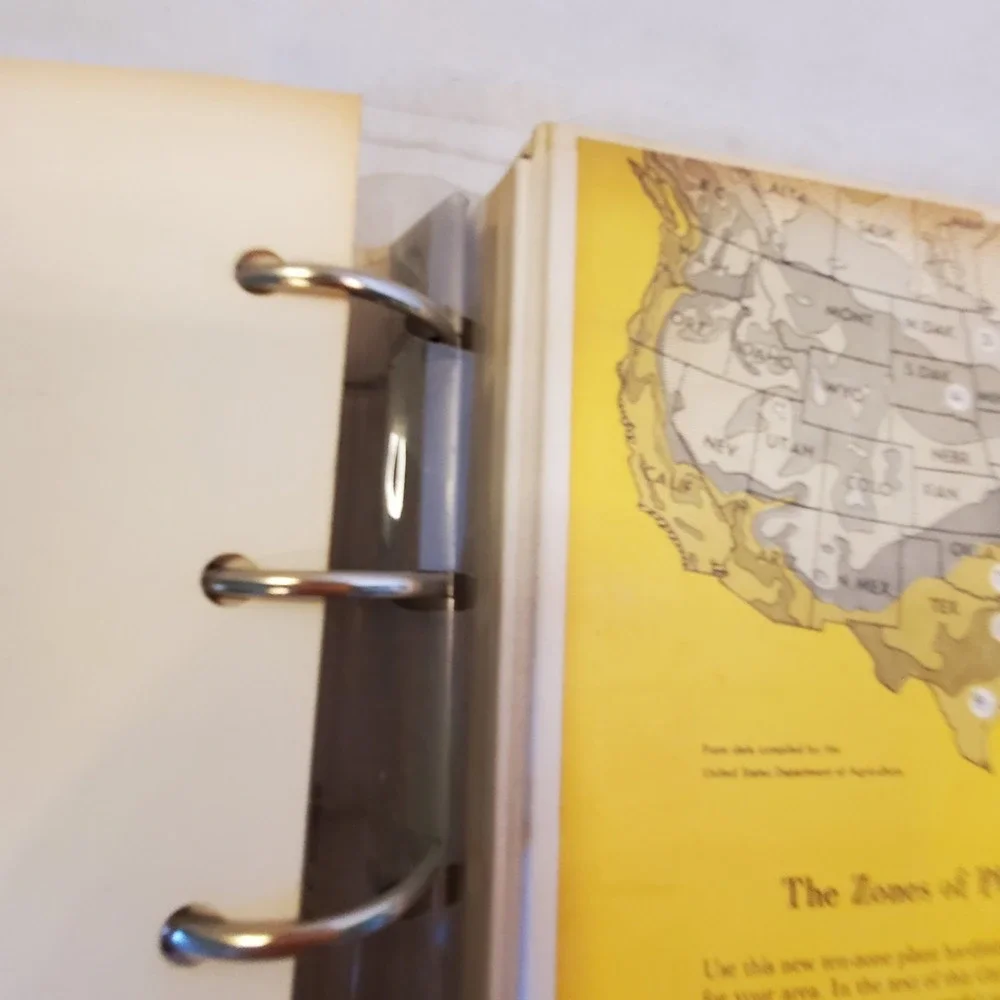 Vintage 1960's Better Homes and Garden NEW GARDEN BOOK Ring Binder